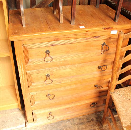 Pine chest of drawers